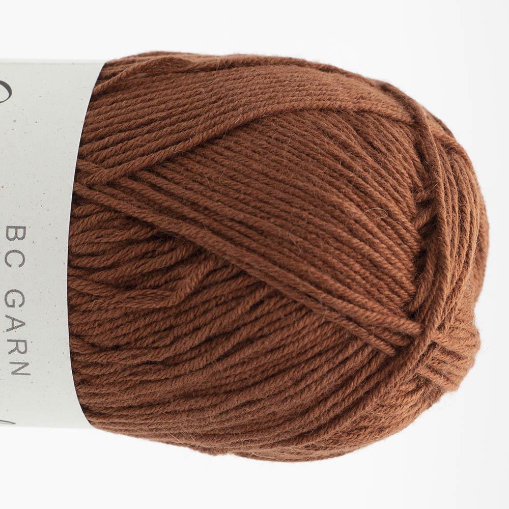 Garnknäuel aus Summer in Kashmir, braun mit gleichmäßig gedrehtem Strickfaden