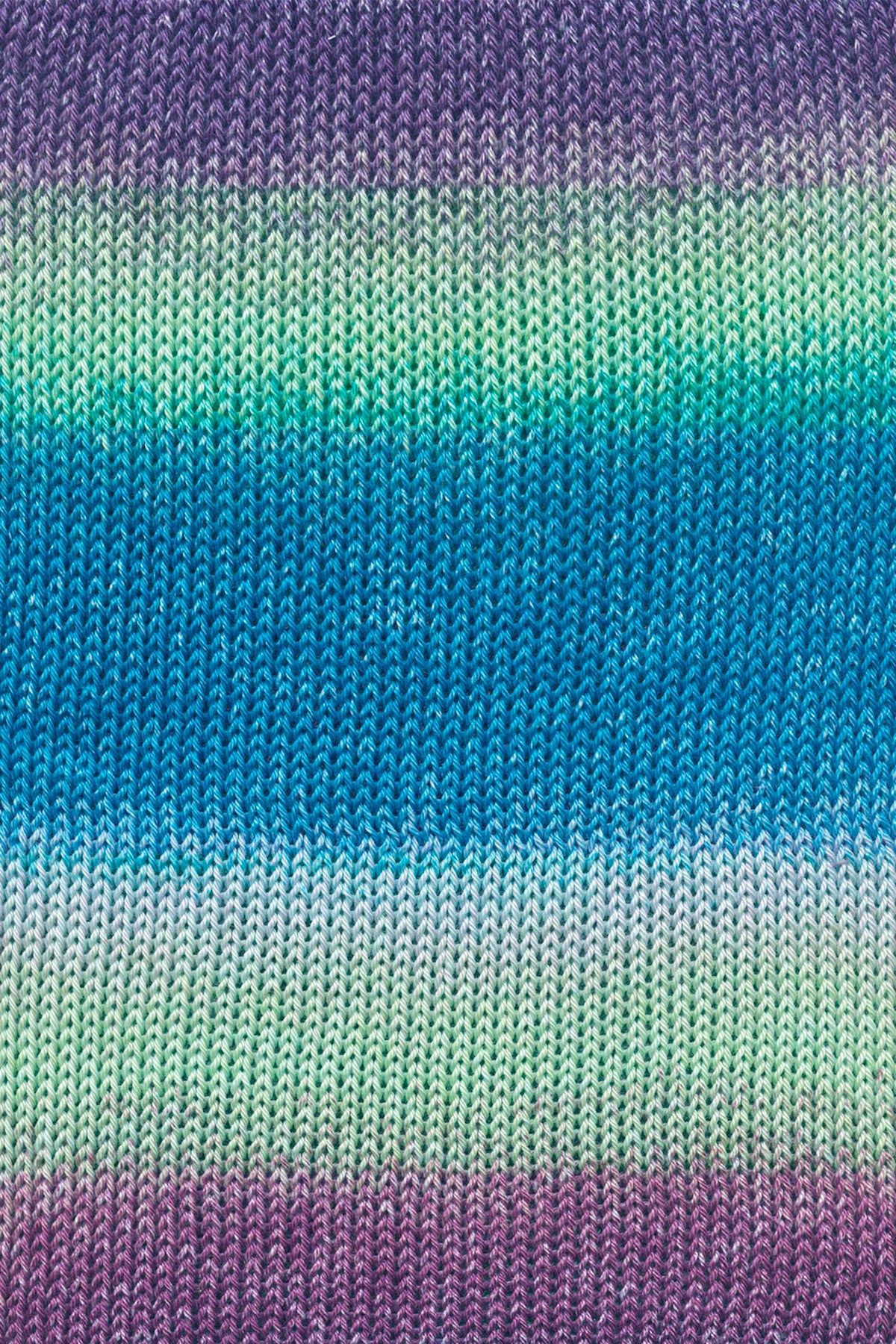 Strickstoff mit Farbverlauf von Violett über Türkis zu Hellgrün und Beige