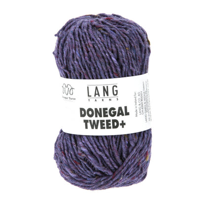 Wollknäuel „Donegal Tweed+“ in violettblau melierter Optik mit Stricketikett