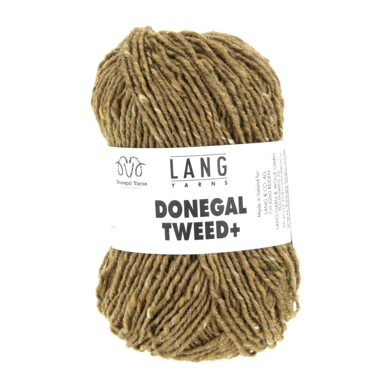 Wollknäuel „Donegal Tweed+“ in olivgrün melierter Optik mit Stricketikett