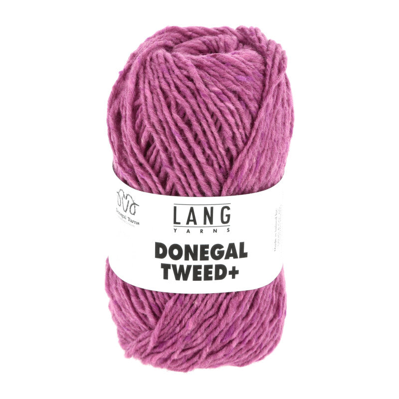 Wollknäuel „Donegal Tweed+“ in hellrosa melierter Optik mit Stricketikett
