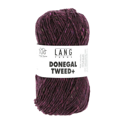 Wollknäuel „Donegal Tweed+“ in weinrot melierter Optik mit Stricketikett