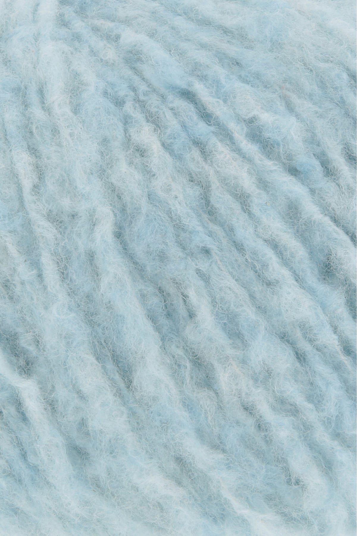 Wollgarn Lang Yarns Piuma, hellblaues Garn in Nahansicht