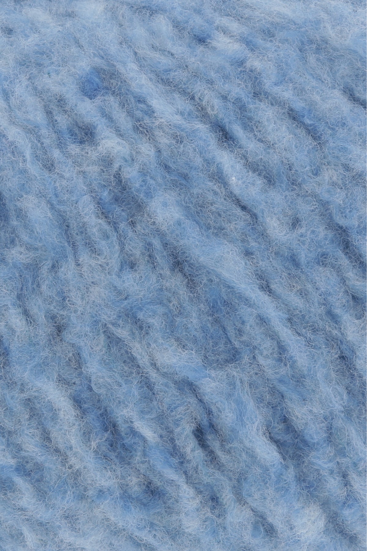Wollgarn Lang Yarns Piuma, mittelblaues Garn im Detail