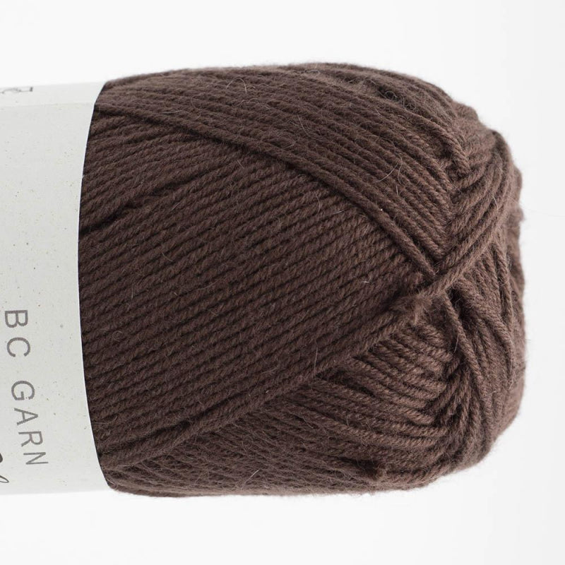 Garnknäuel aus Summer in Kashmir, braun mit gleichmäßig gedrehtem Strickfaden