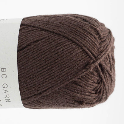 Garnknäuel aus Summer in Kashmir, braun mit gleichmäßig gedrehtem Strickfaden
