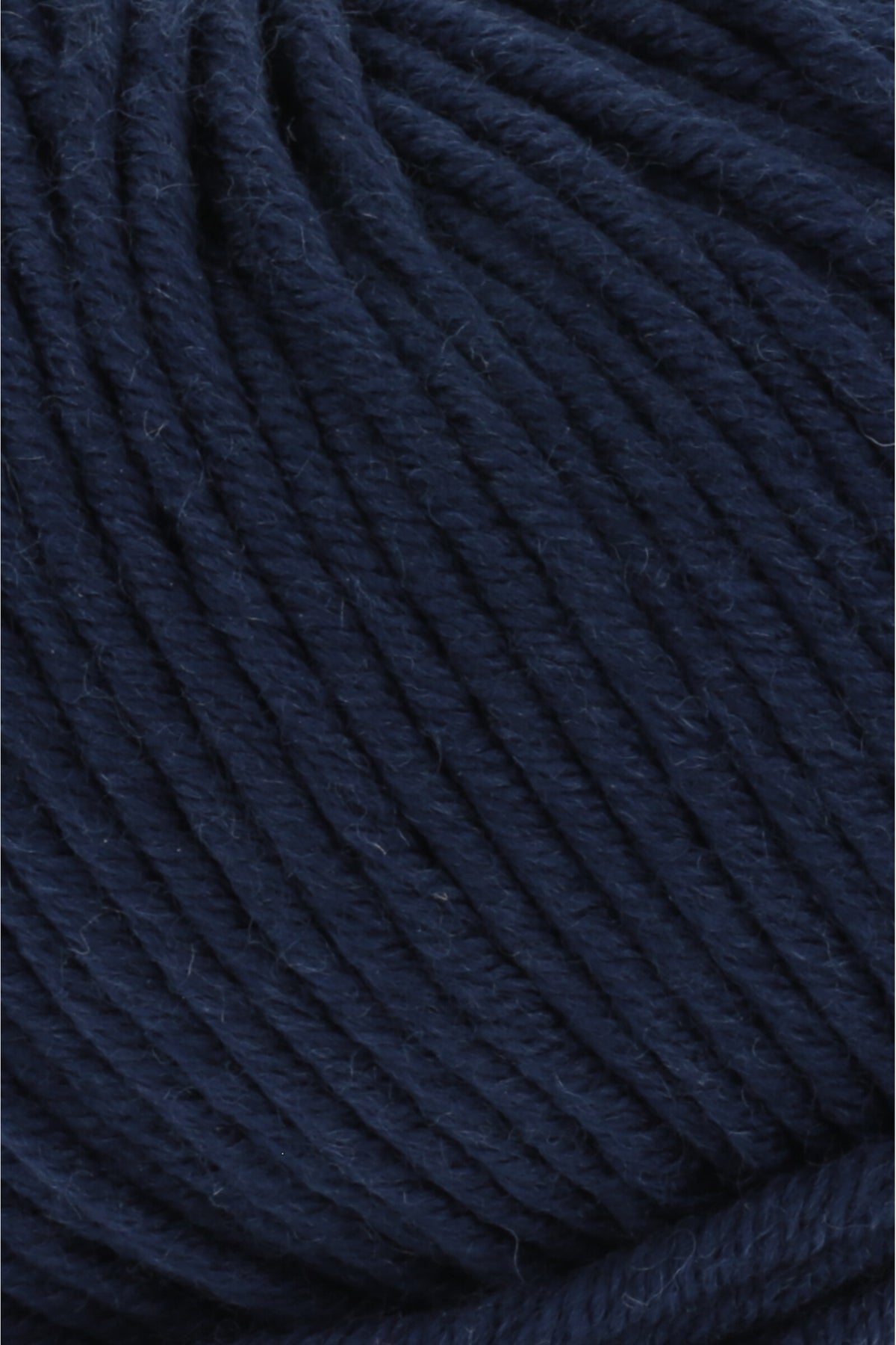 Merino-Garn in Navyblau, Nahaufnahme der Stränge