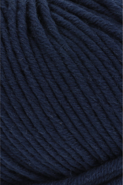 Merino-Garn in Navyblau, Nahaufnahme der Stränge
