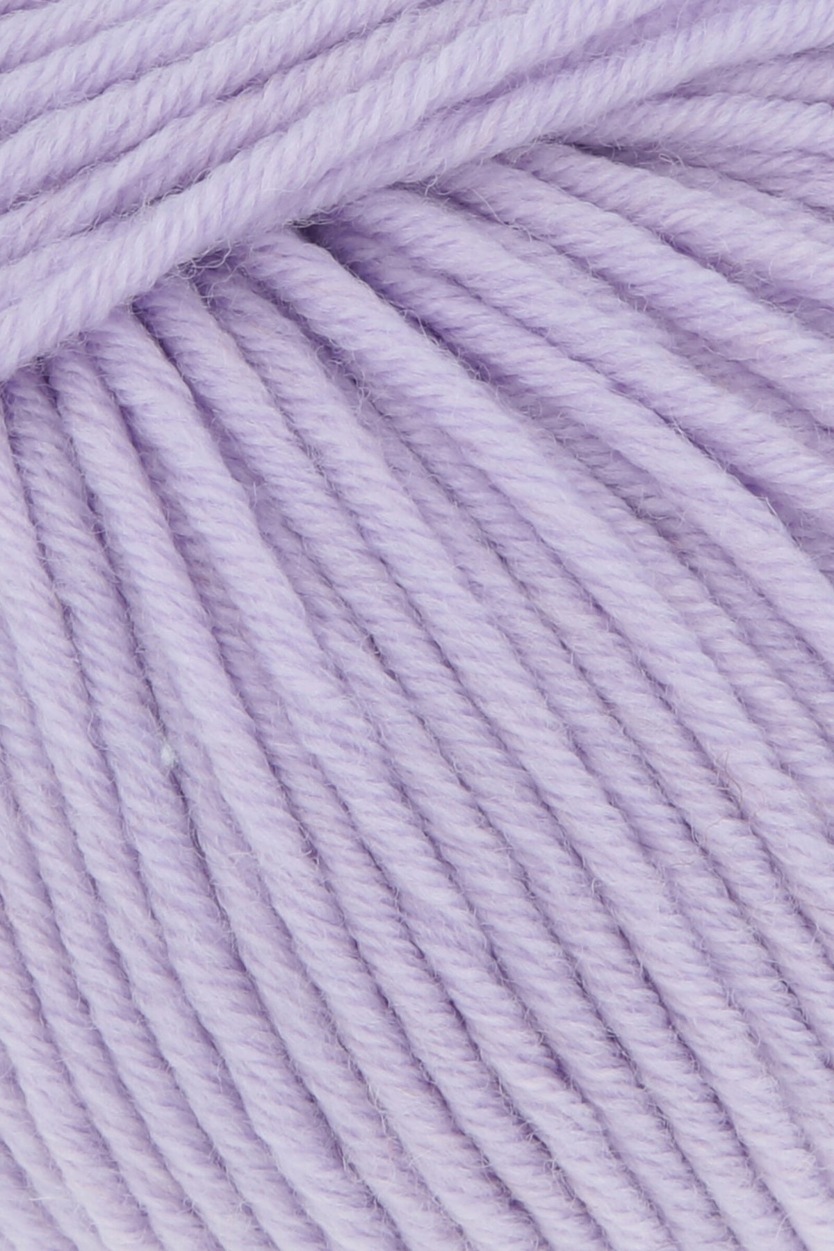 Merino-Garn in Flieder, Nahaufnahme der Fadenwicklung
