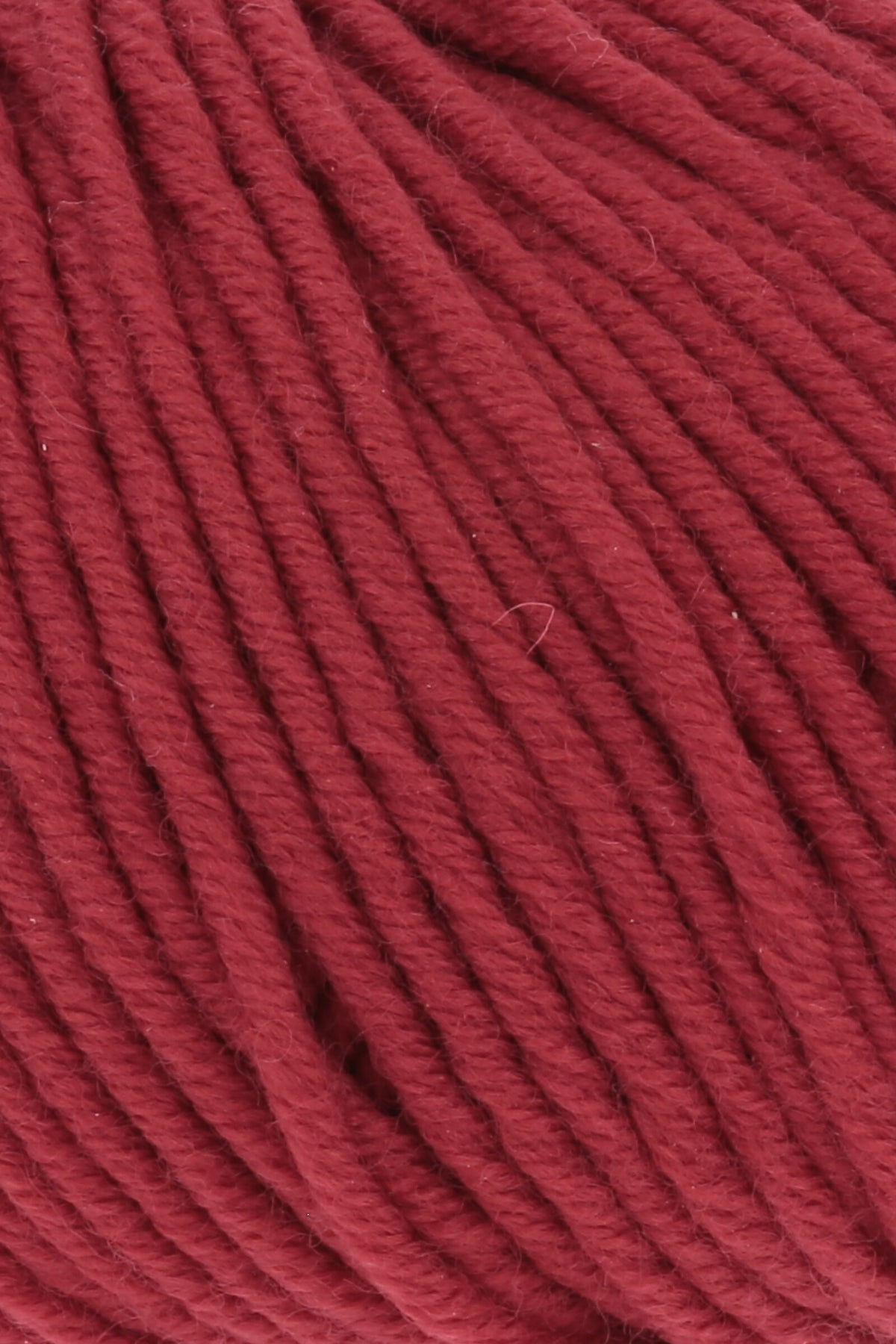 Merino-Garn in Rot, Nahaufnahme der Fadenstruktur