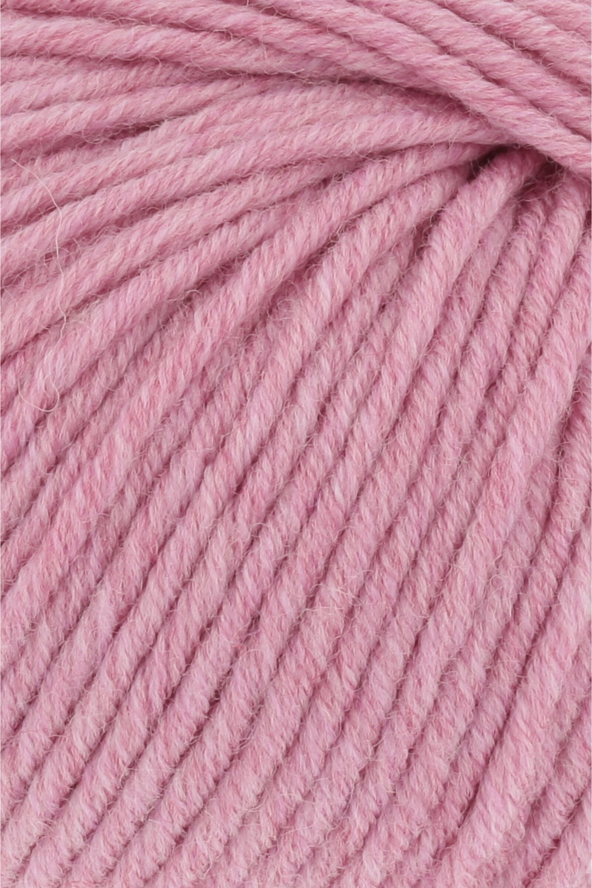 Merino-Garn in Rosé, Nahaufnahme der Fadenstruktur