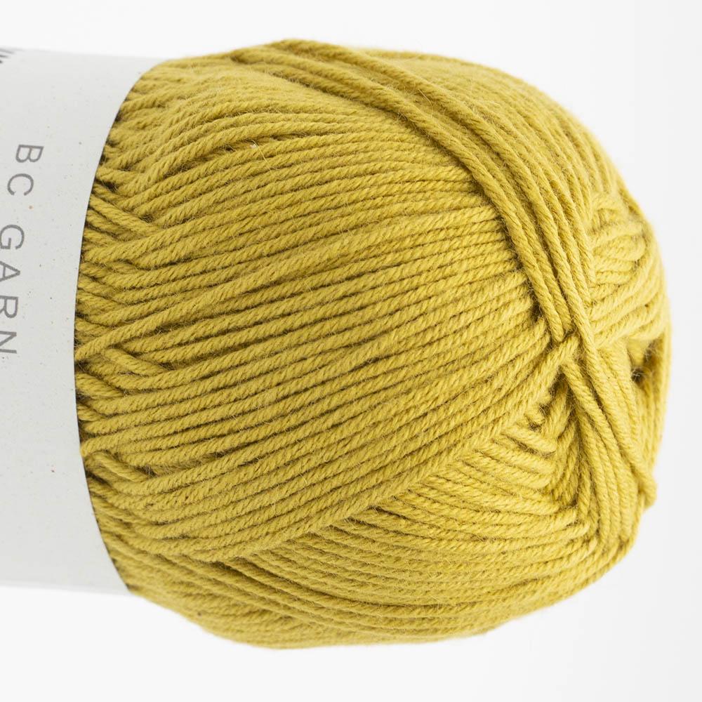 Garnknäuel aus Summer in Kashmir, ocker-gelb mit gleichmäßigem Strickfaden