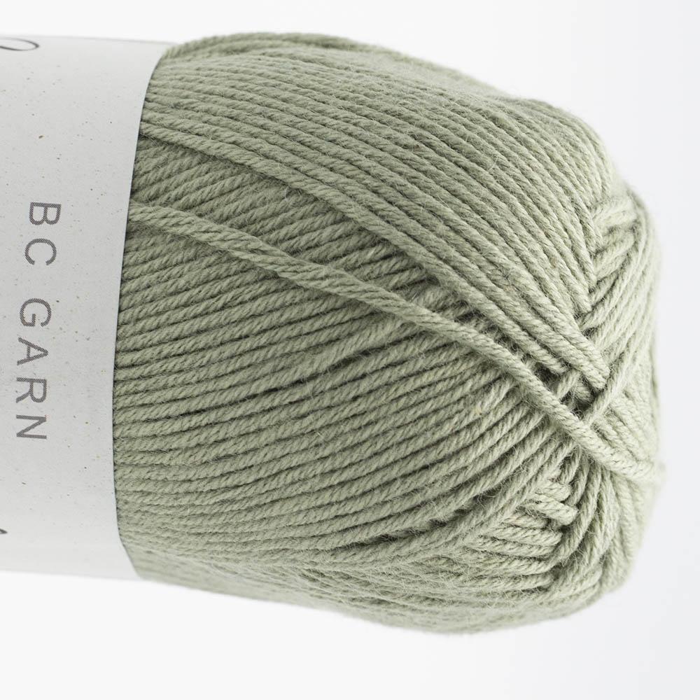 BC Garn Garnknäuel, helles graugrünes Strickgarn