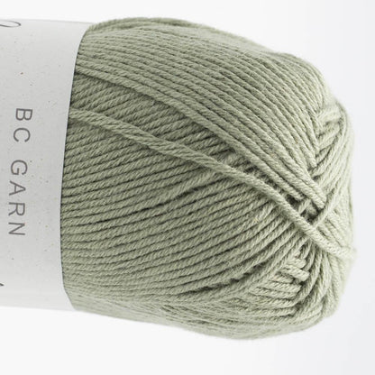 BC Garn Garnknäuel, helles graugrünes Strickgarn