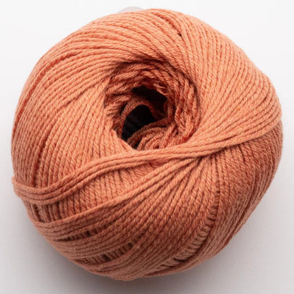 Wollgarn-Knäuel koralle/rosa, veganer Strickgarn aus Wolle mit gleichmäßiger Wicklung