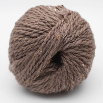 Garnknäuel aus Tweed-Strick, beiges Garn mit farbigen Einschlüssen