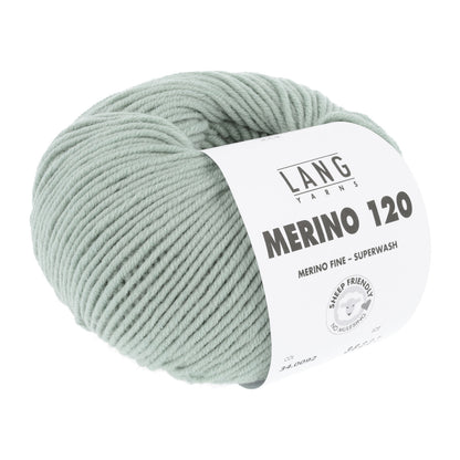 Merino-Garnknäuel in hellem Salbeigrün, mit gedrucktem Label