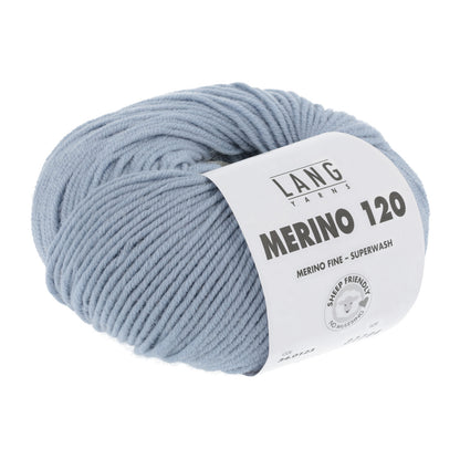 Merino-Garnknäuel in hellem Hellblau, mit gedrucktem Label
