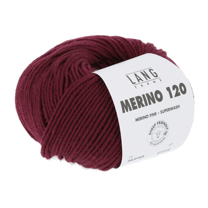 Merino-Garnknäuel in dunklem Rot, mit gedrucktem Label