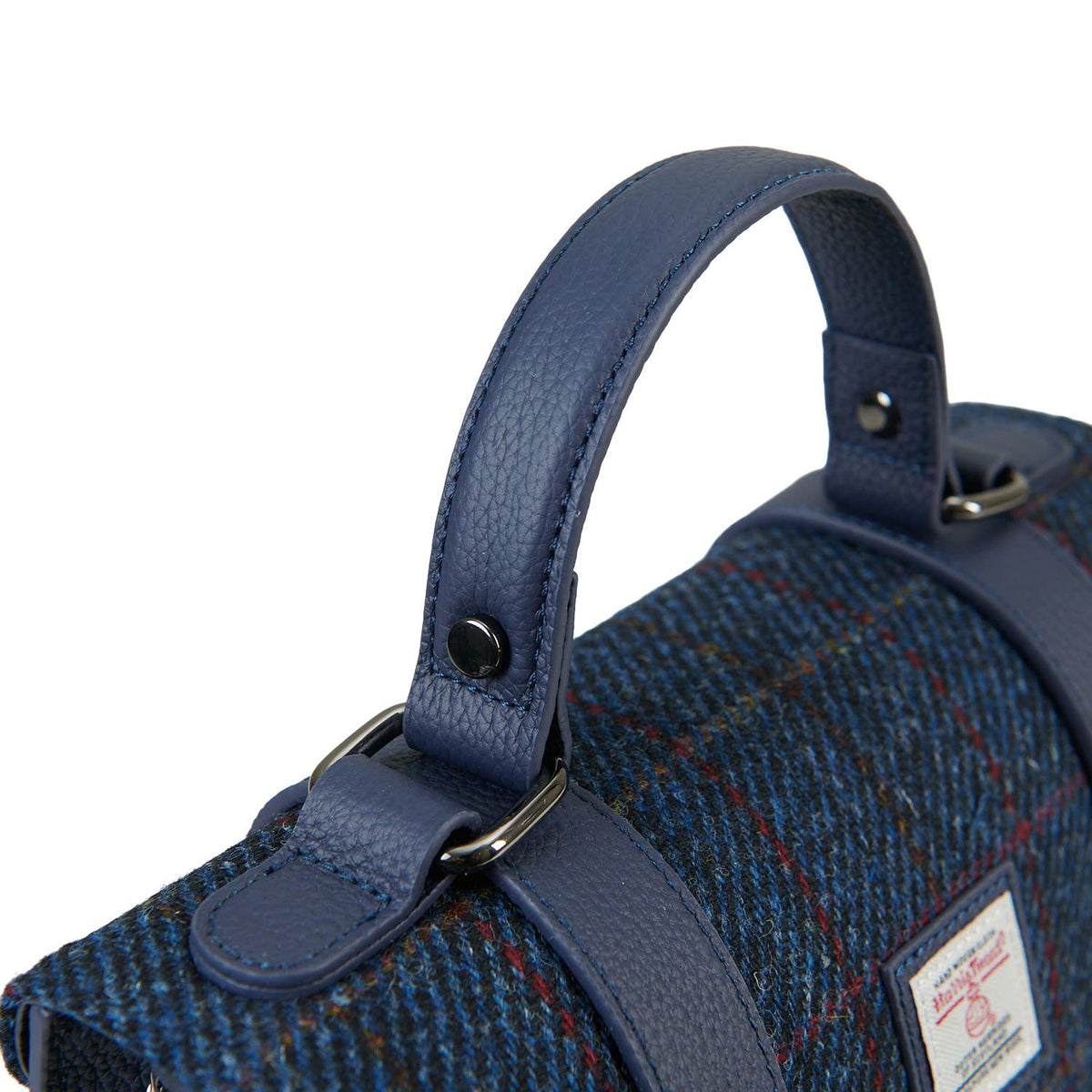 Blauer Echtledergriff mit Metallring an der Harris-Tweed-Oberseite der Satchel