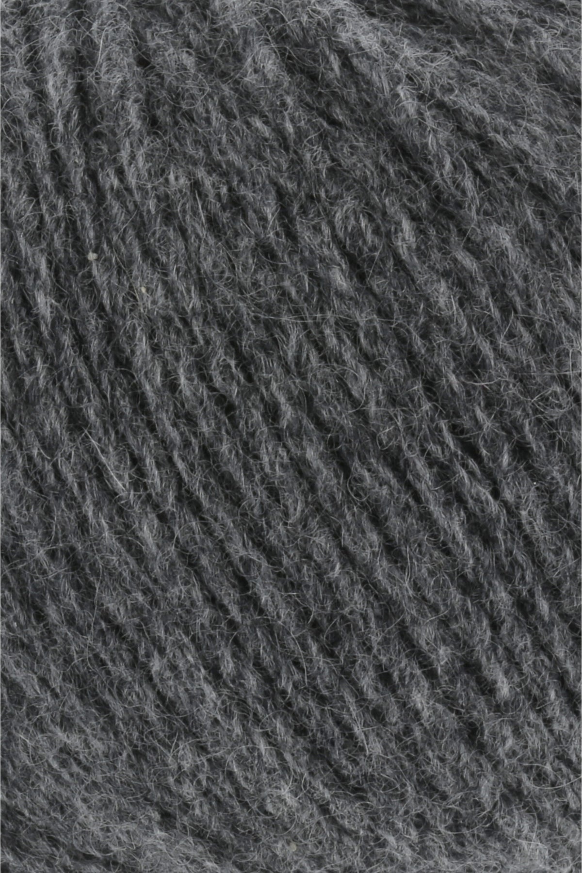 Cashmere-Garn in Graumelange, Nahaufnahme der Strickfäden