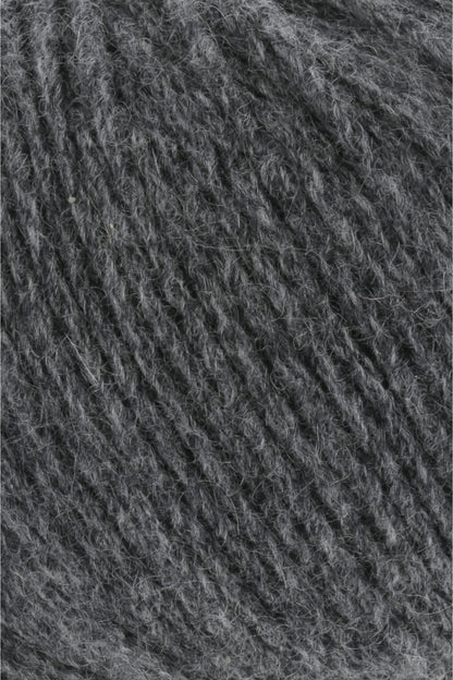 Cashmere-Garn in Graumelange, Nahaufnahme der Strickfäden