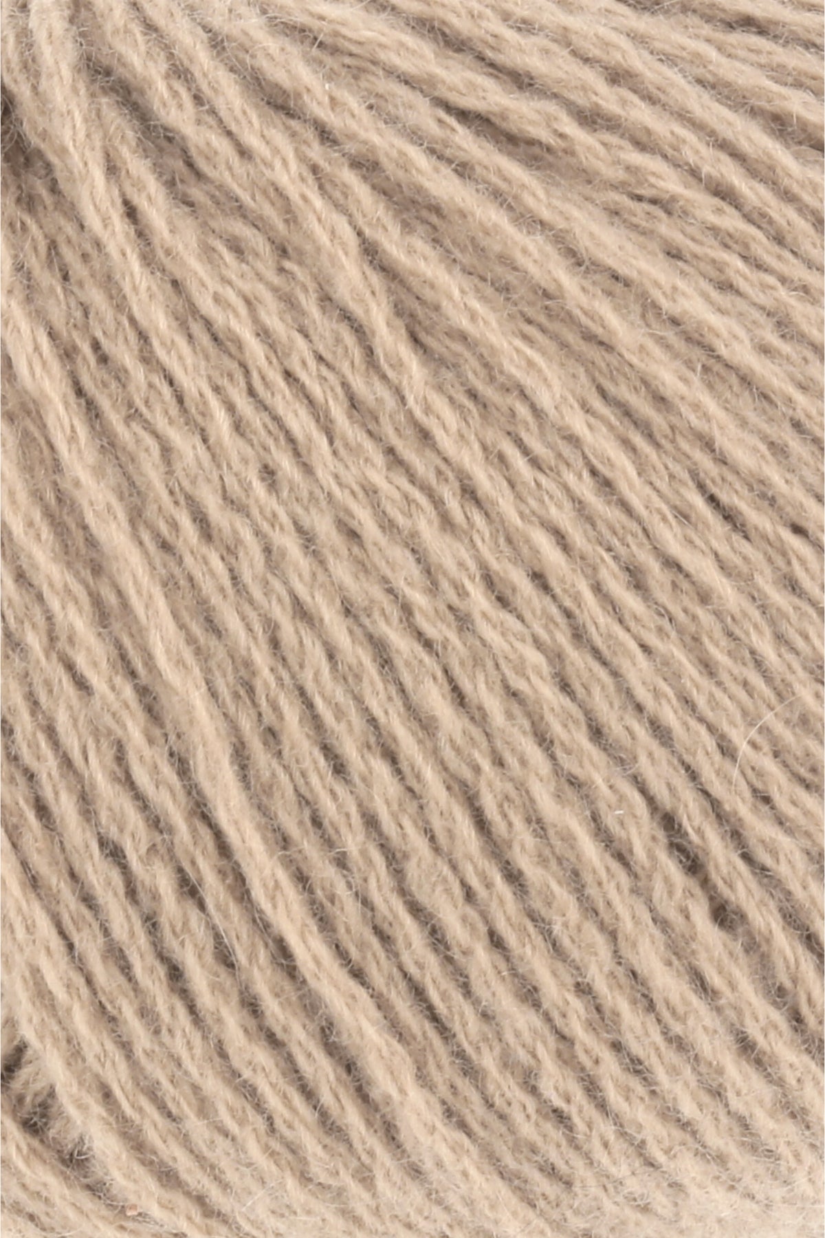 Cashmere-Garn in Camel, Nahaufnahme der Faserstruktur