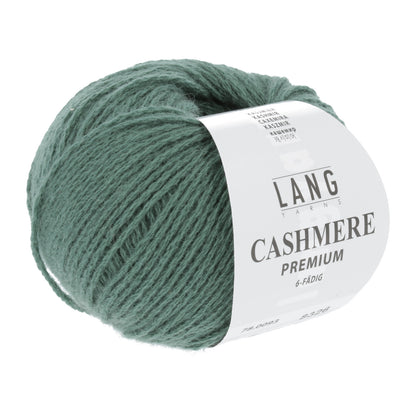 Cashmere-Garnknäuel in Efeu mit sichtbarem Label