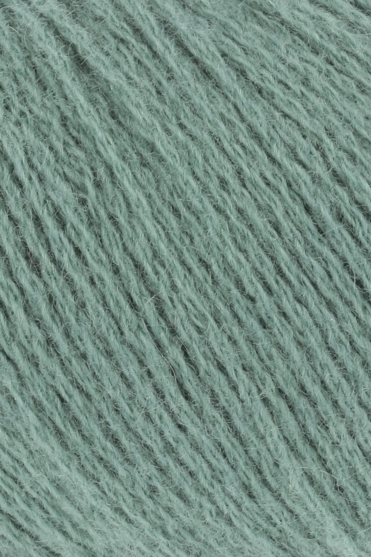 Cashmere-Garn in Efeugrün, Nahaufnahme der Strickfäden