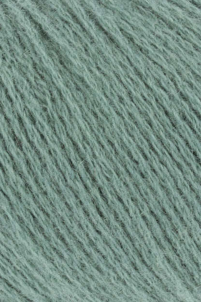 Cashmere-Garn in Efeugrün, Nahaufnahme der Strickfäden