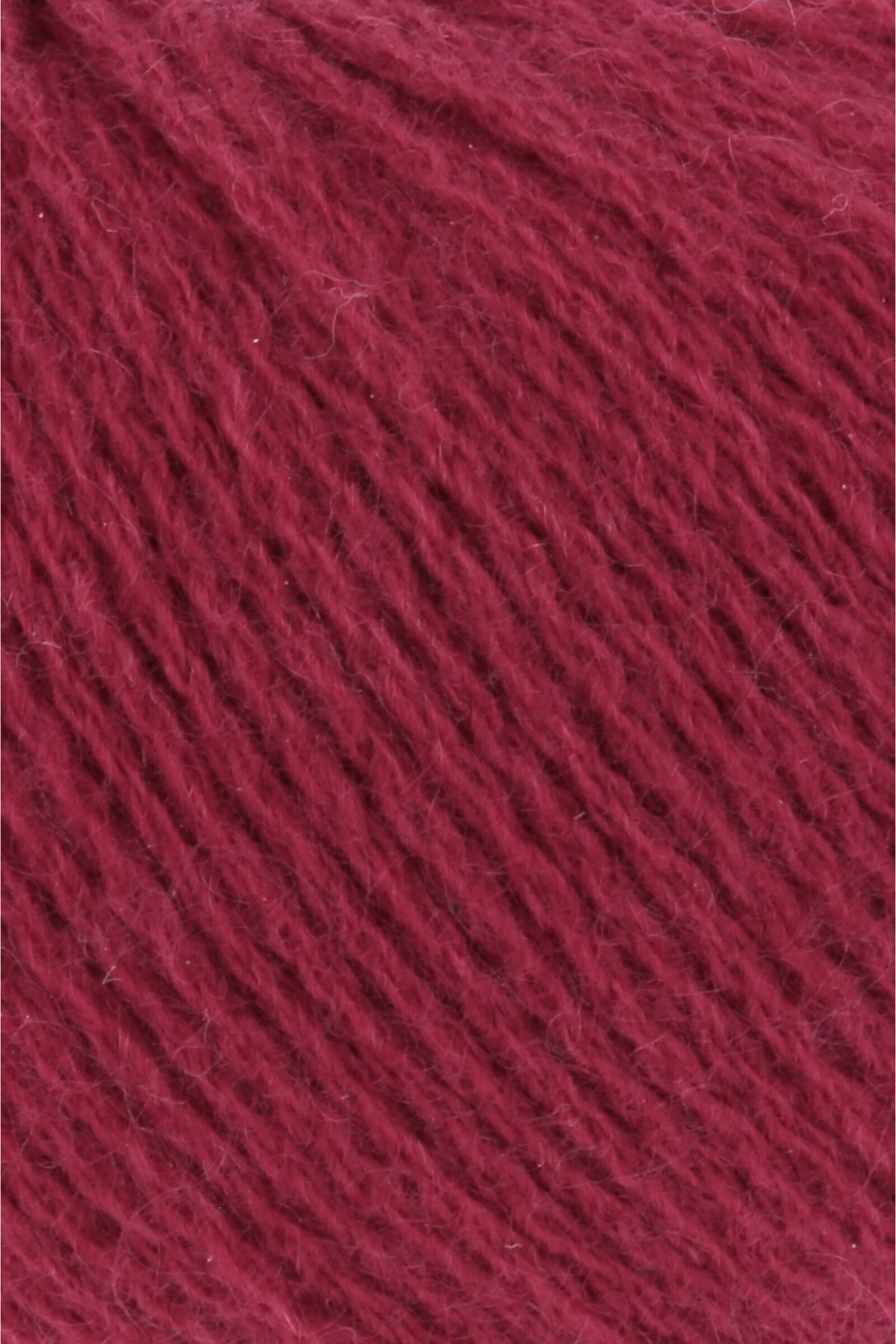 Kaschmirgarn Lang Yarns Cashmere Premium, weinrotes Garn in Nahaufnahme