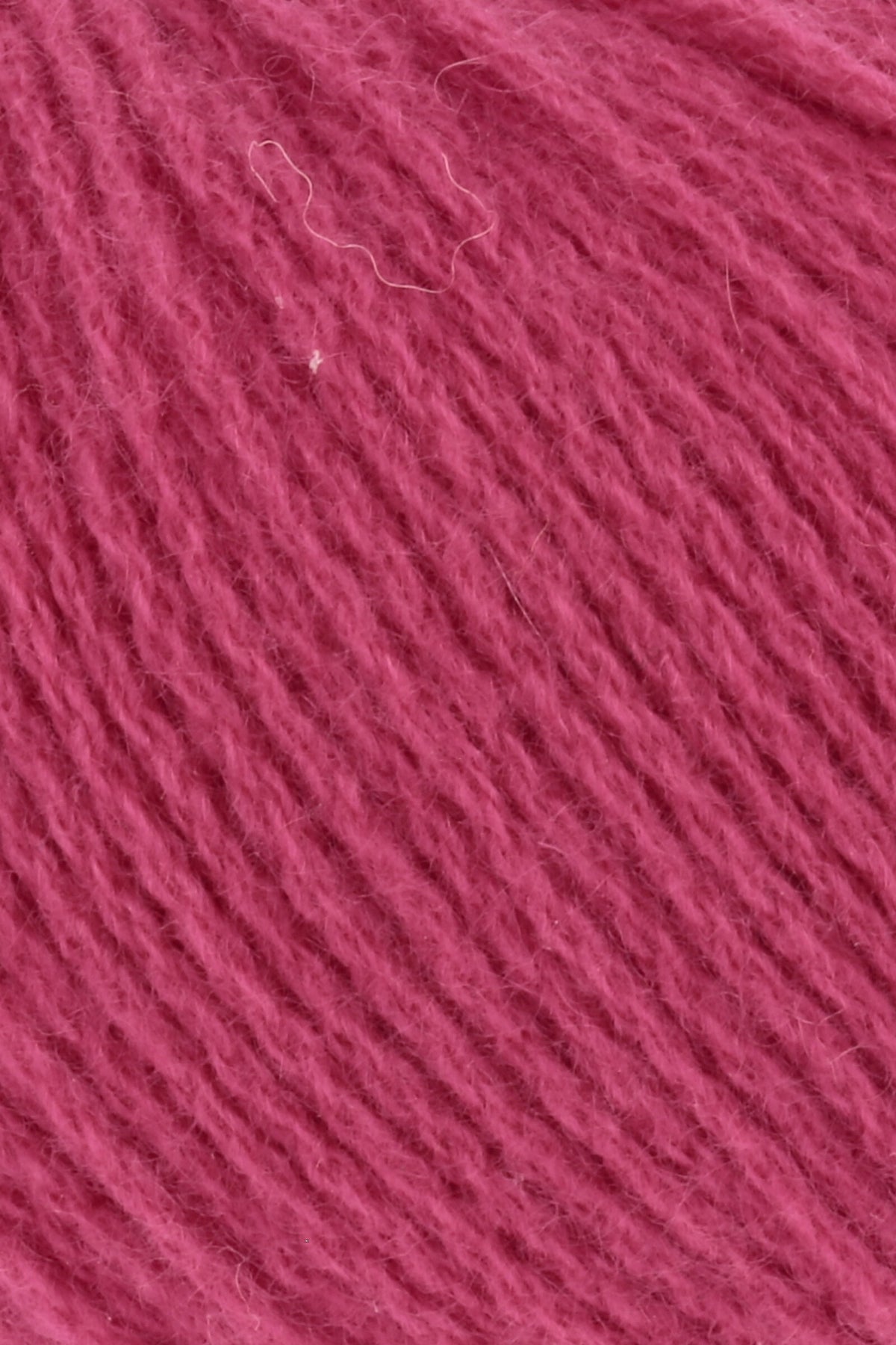 Kaschmirgarn Lang Yarns Cashmere Premium, rosafarbenes Garn in Nahaufnahme