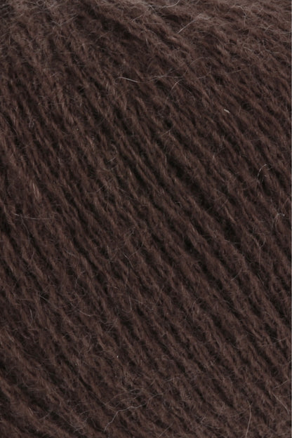 Kaschmirgarn Lang Yarns Cashmere Premium, braunes Garn in Nahaufnahme