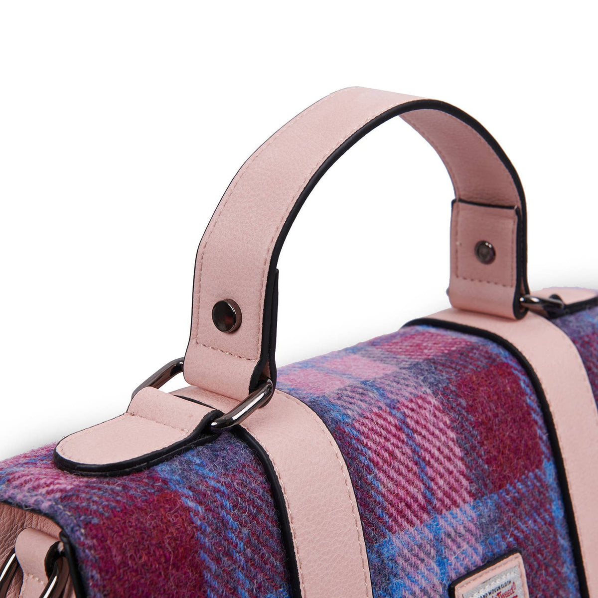 Islander Satchel-Tasche mit rosa Tragegriffen und blau-rot gemustertem Harris-Tweed-Einsatz