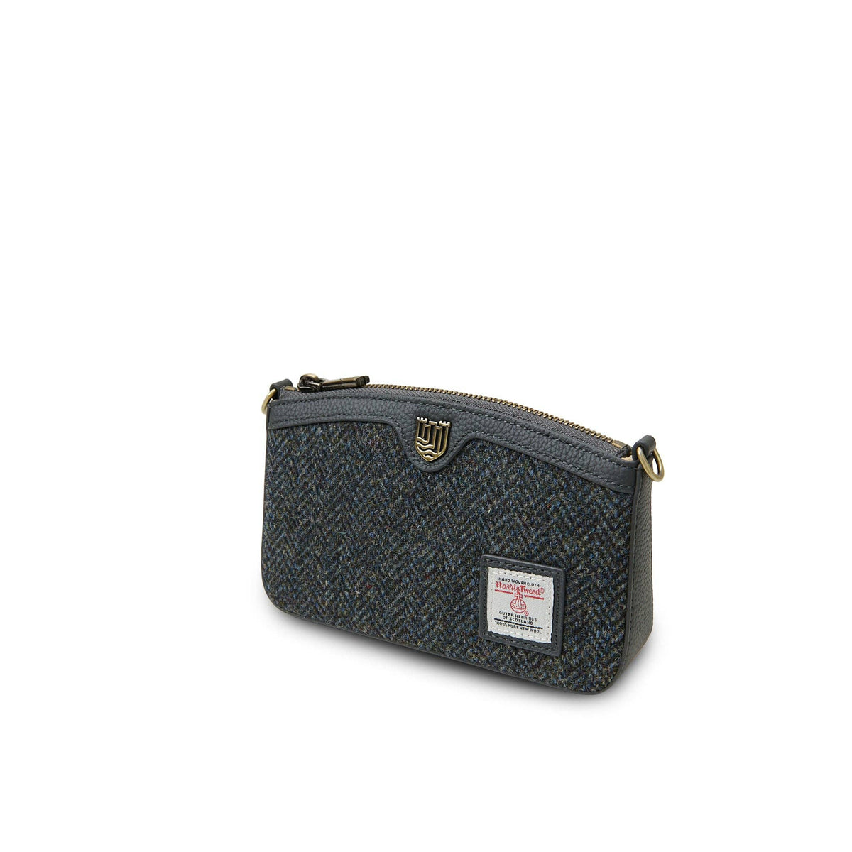 Umhängetasche aus Harris Tweed® Dunkelblau, seitlicher Blick mit Markenschild