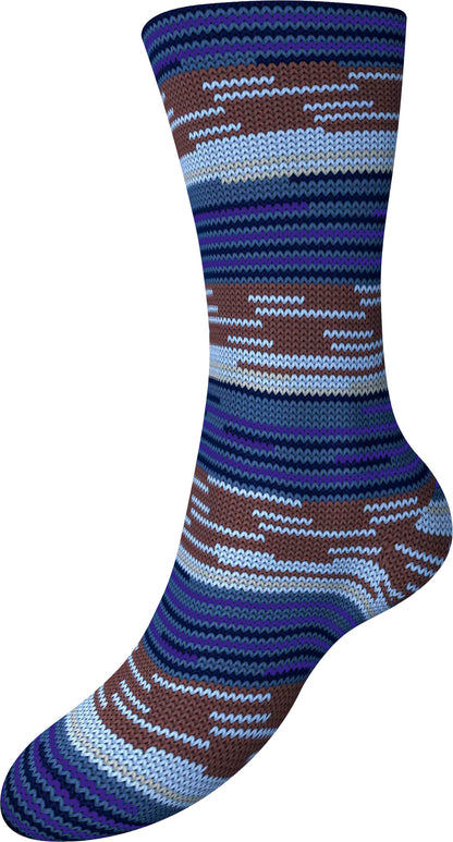 Gesamtsocke aus Sockenwolle mit Farbverlauf und Streifen in Dunkelblau und Lila