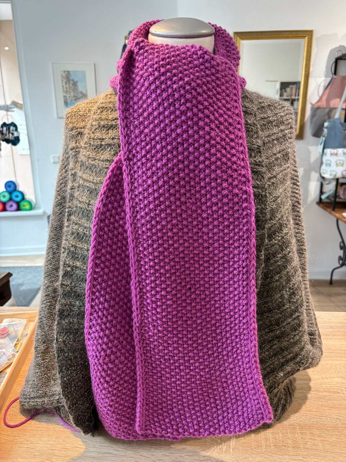 Strickschal im Perlmuster, lila, grob gestrickt