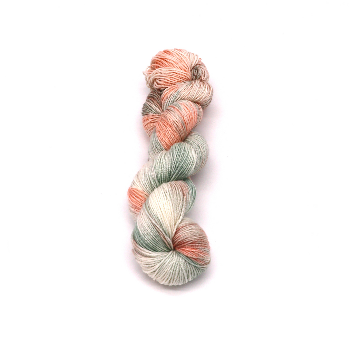 Handgefärbtes Merinogarn mit Farbverlauf in Apricot, Salbei und Creme