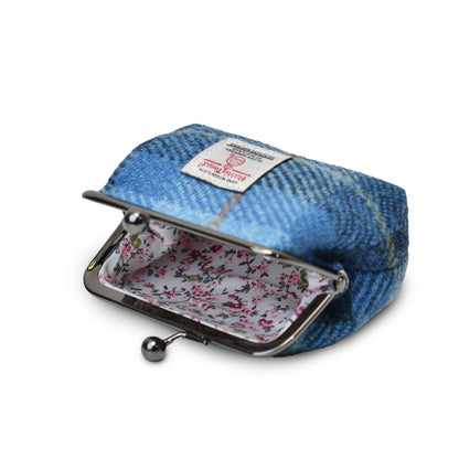 Münzbörse aus Harris Tweed® mit Bügelverschluss, geöffnetes Innenfach mit Blumenfutter